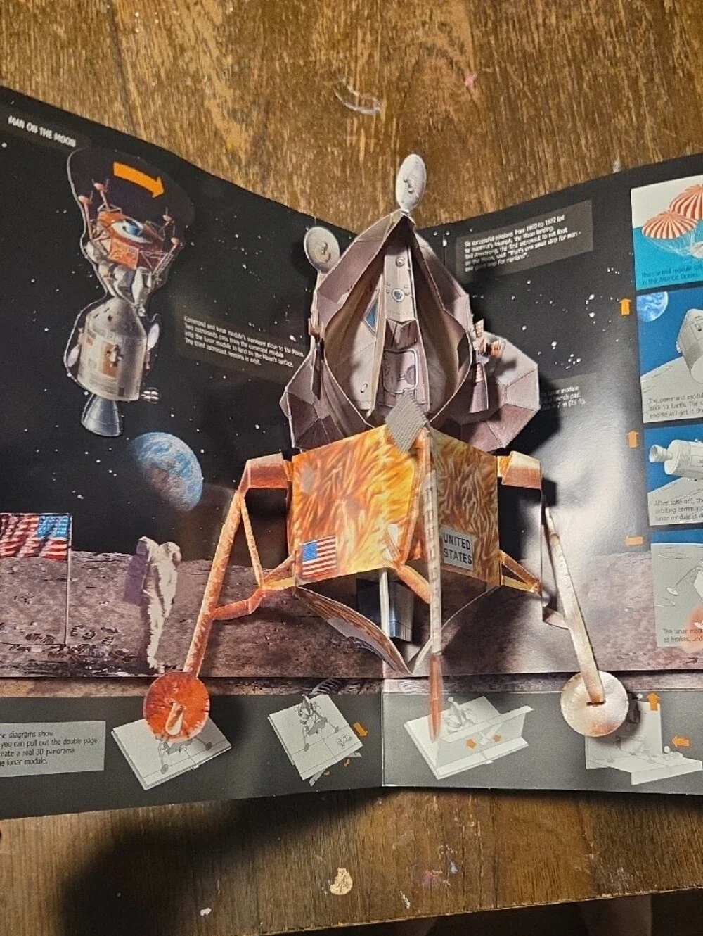 Anton Radevsky The Pop-Up Book of Spacecraft - Black